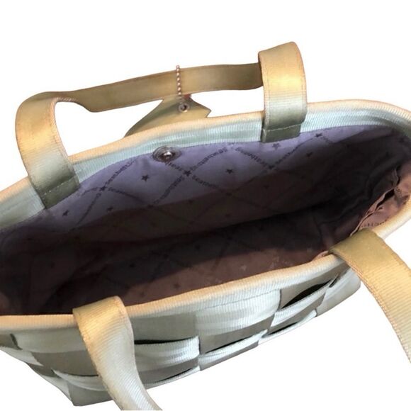 NWT Harvey’s Seatbelt Purse - Picture 2 of 3